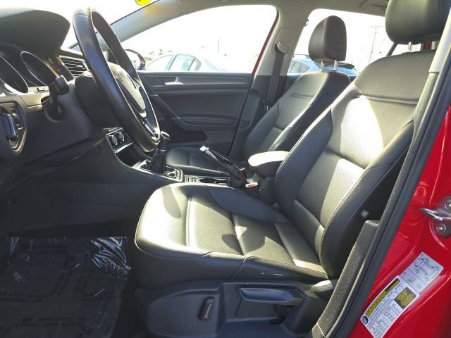 Used 2018 Volkswagen Golf SE image 25