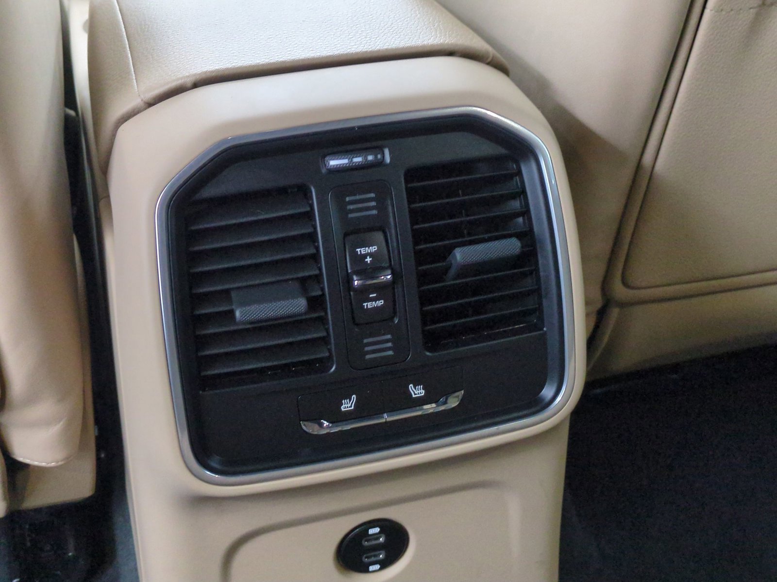 Certified 2023 Porsche Macan Turbo image 19