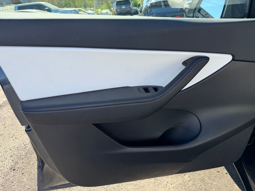 Used 2021 Tesla Model Y Performance image 12