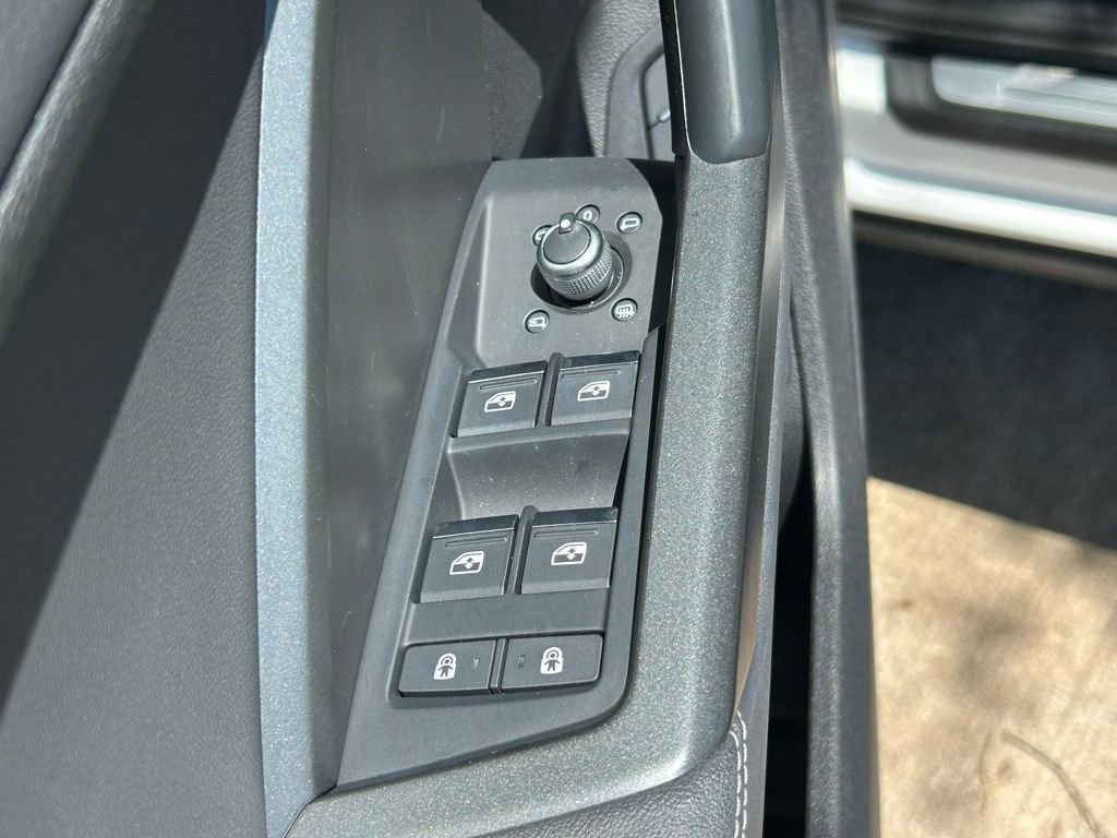 Used 2023 Audi Q3 2.0T Premium Plus w/ Premium Plus Package image 18