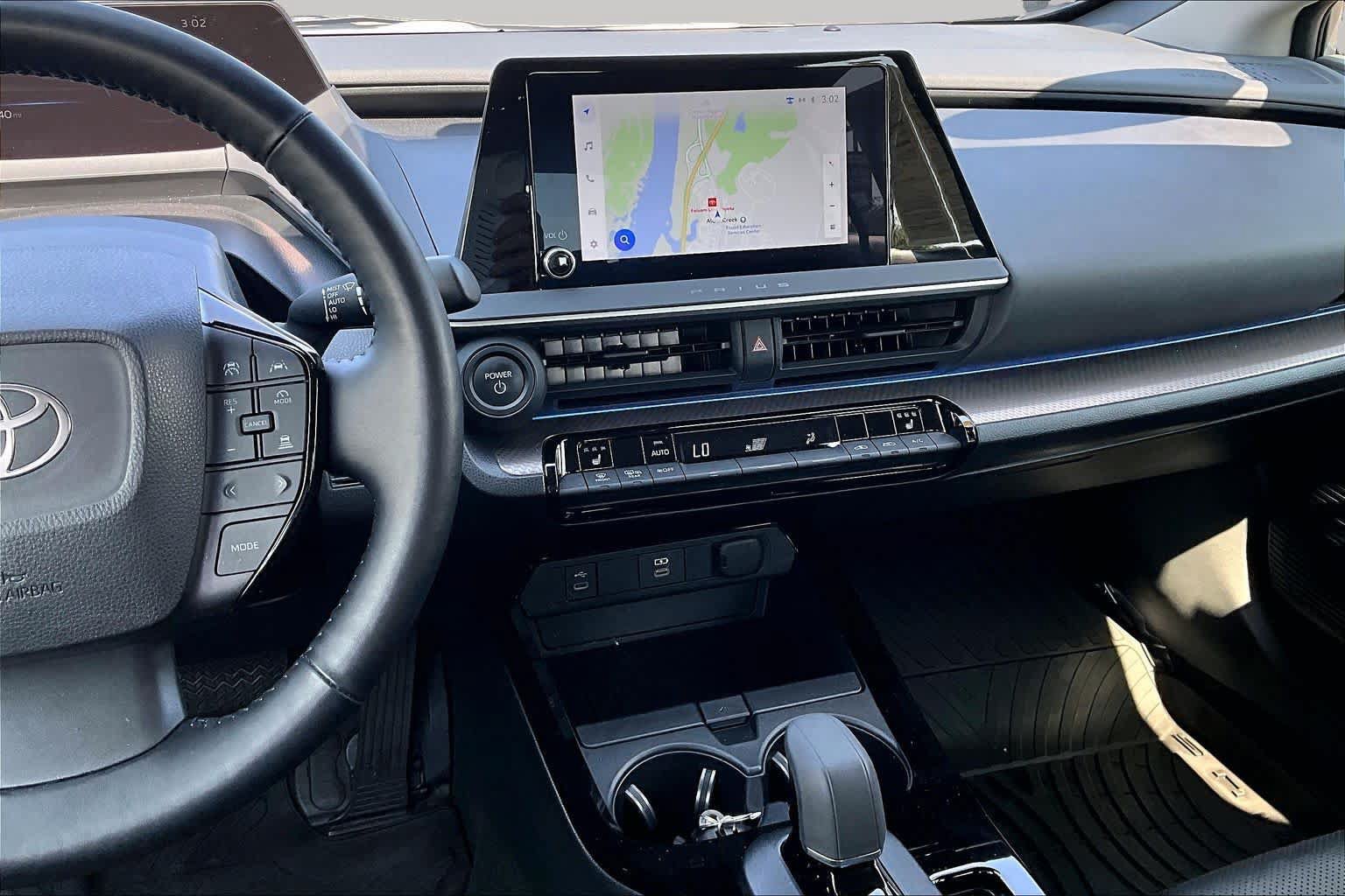Used 2024 Toyota Prius XLE FWD image 6