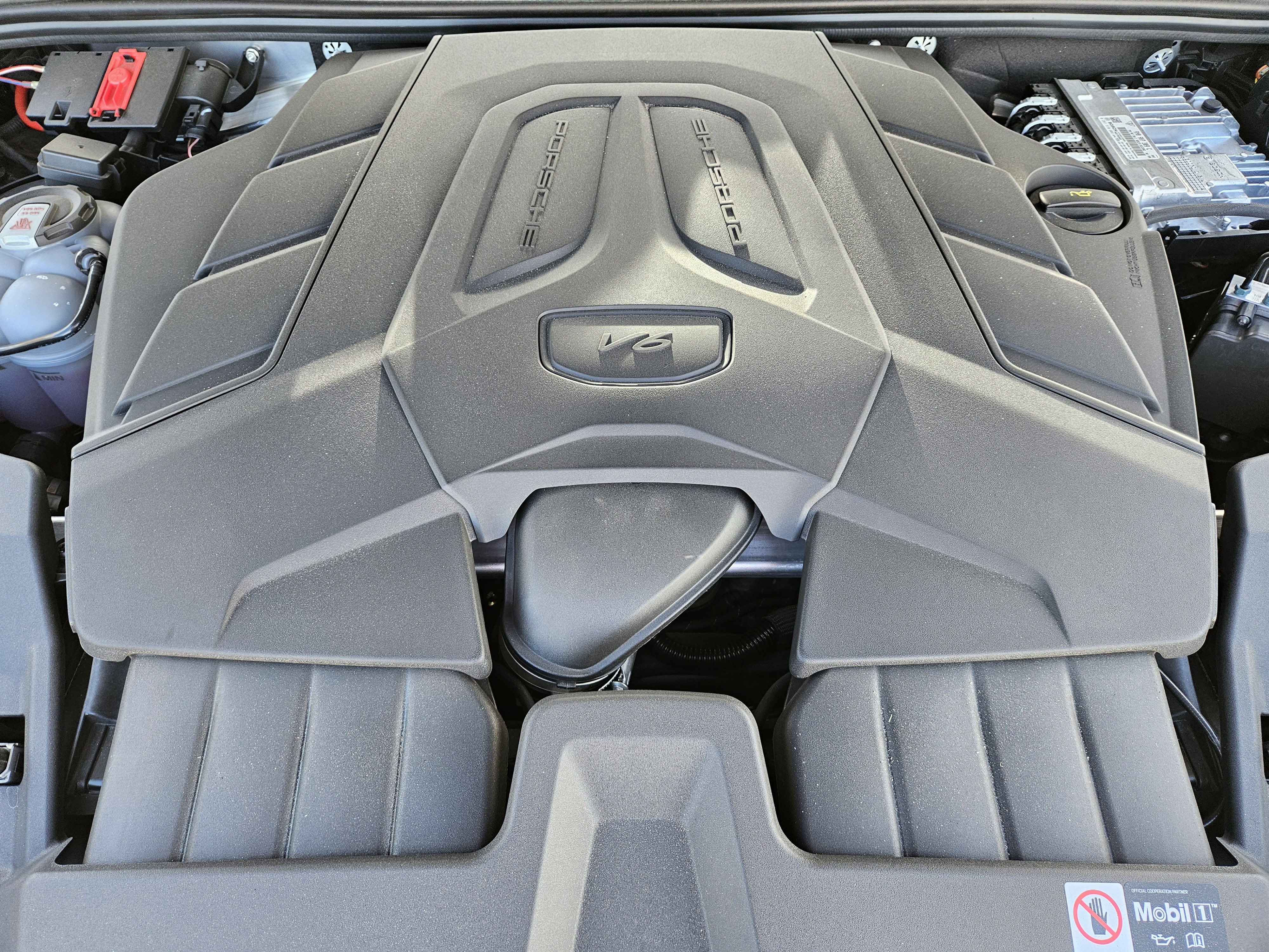 Used 2025 Porsche Cayenne image 30