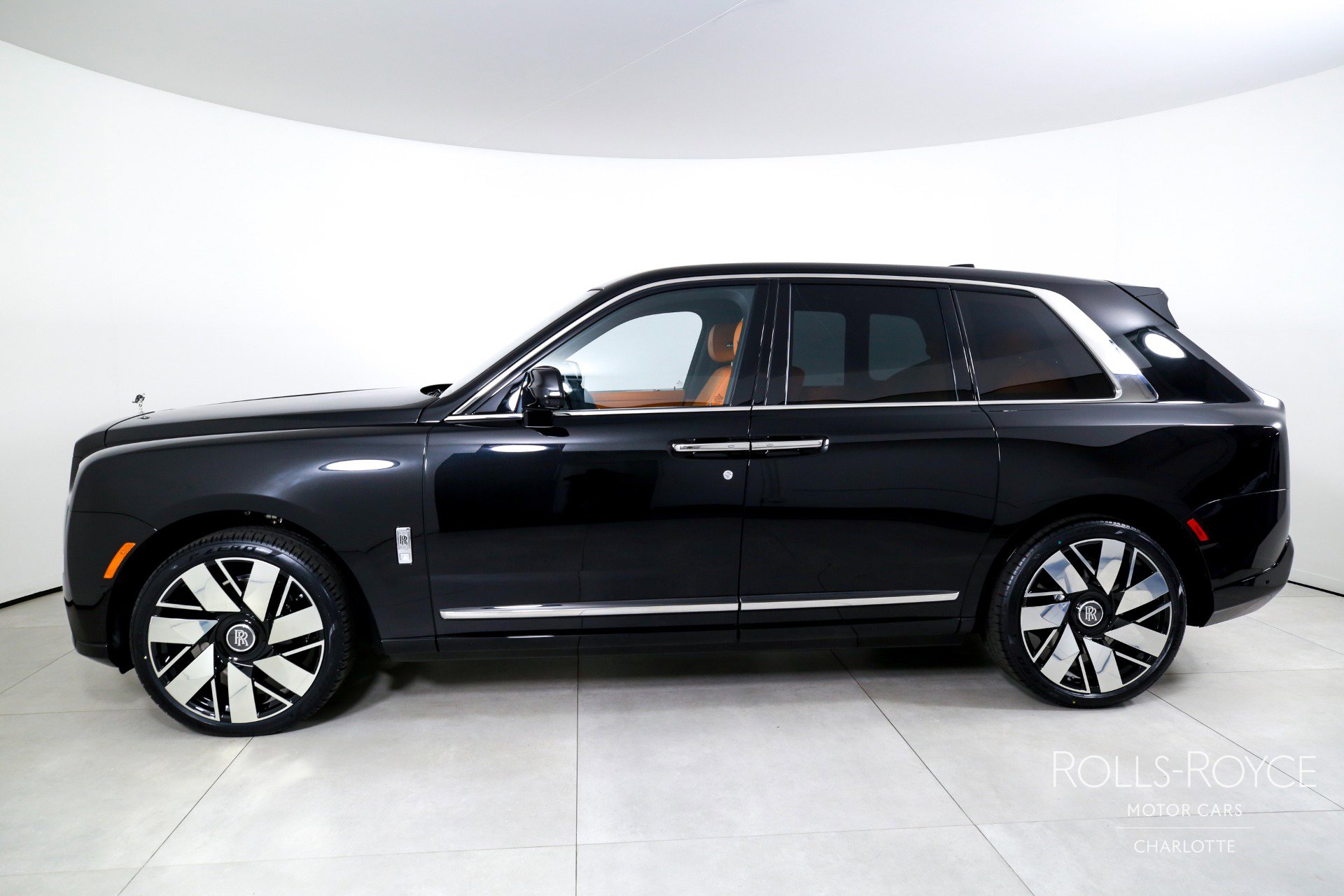New 2026 Rolls-Royce Cullinan AWD/4WD image 3