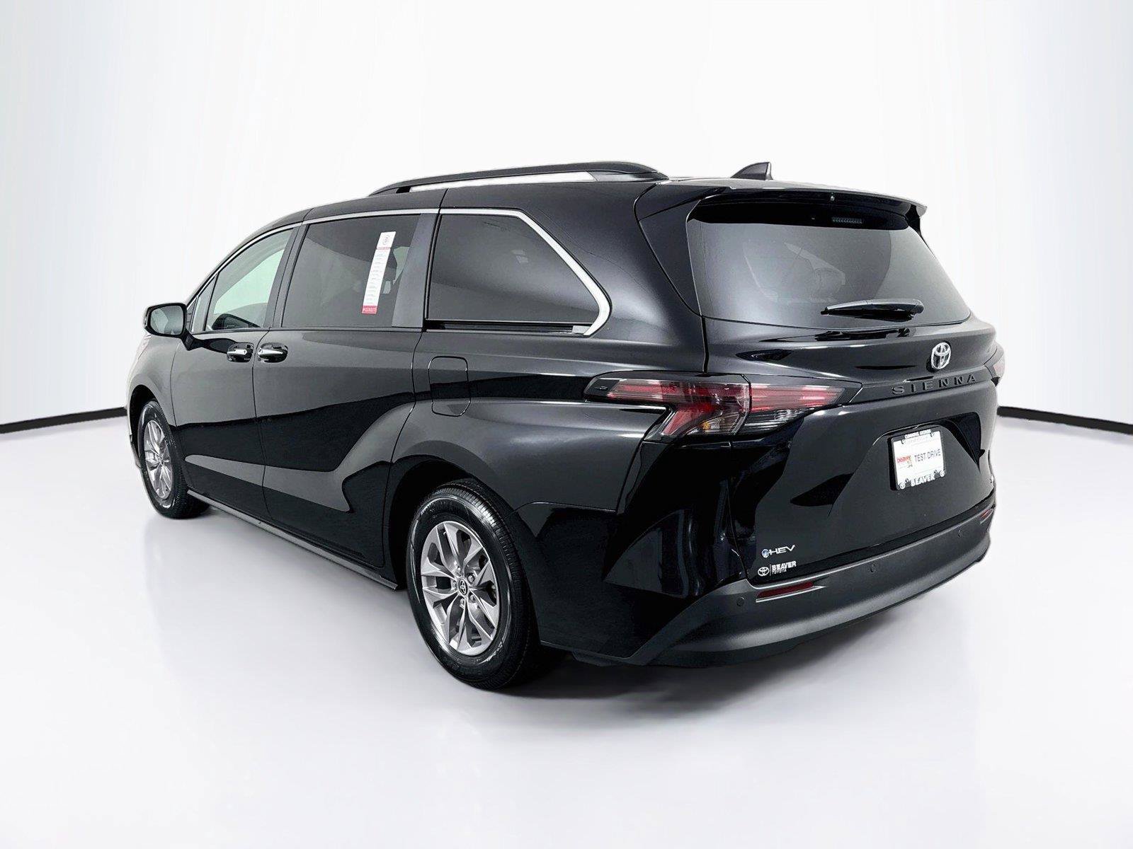 Certified 2026 Toyota Sienna XLE FWD image 13