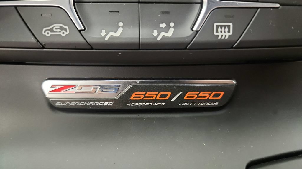 Used 2015 Chevrolet Corvette Z06 w/ Chrome Badge Package RWD image 46