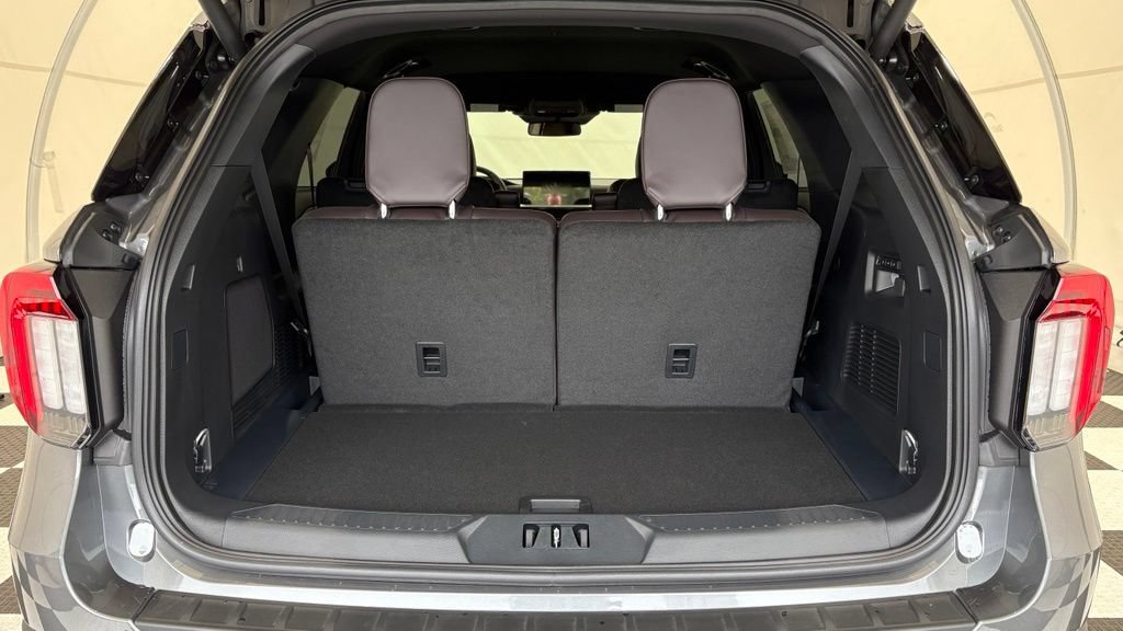 New 2027 Ford Explorer Platinum AWD/4WD image 4