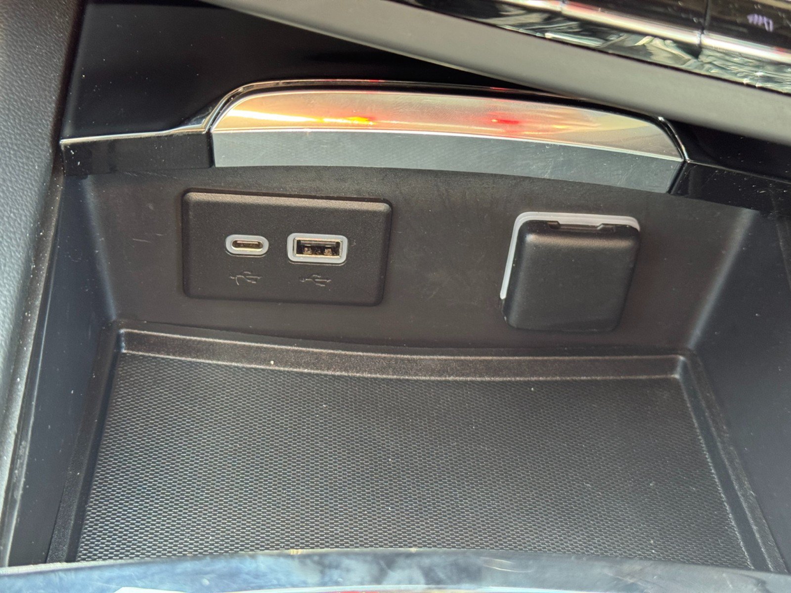 Used 2022 Buick Envision Essence w/ Safety Package FWD image 32