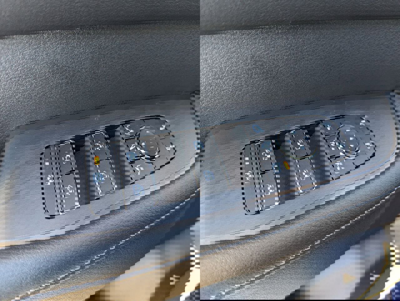 New 2026 Nissan Armada SL w/ Captain's Chari Seat Package image 12