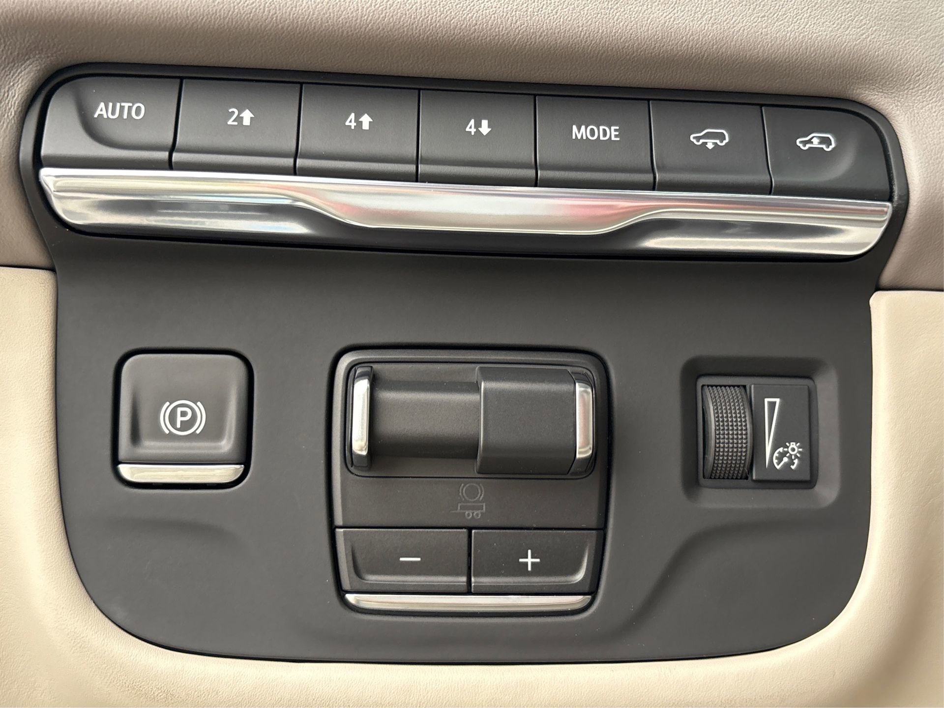 New 2025 Cadillac Escalade ESV Sport Platinum image 19