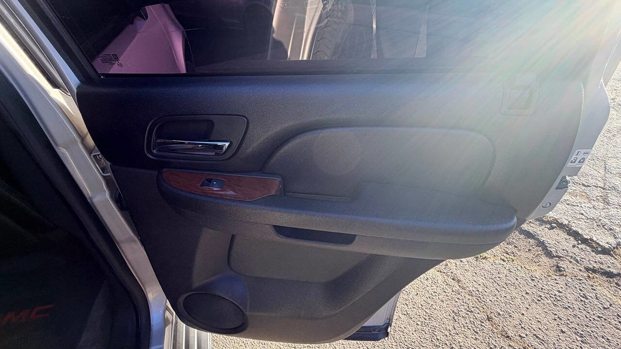 Used 2007 GMC Yukon SLT w/ SLT Preferred Equipment Group image 28