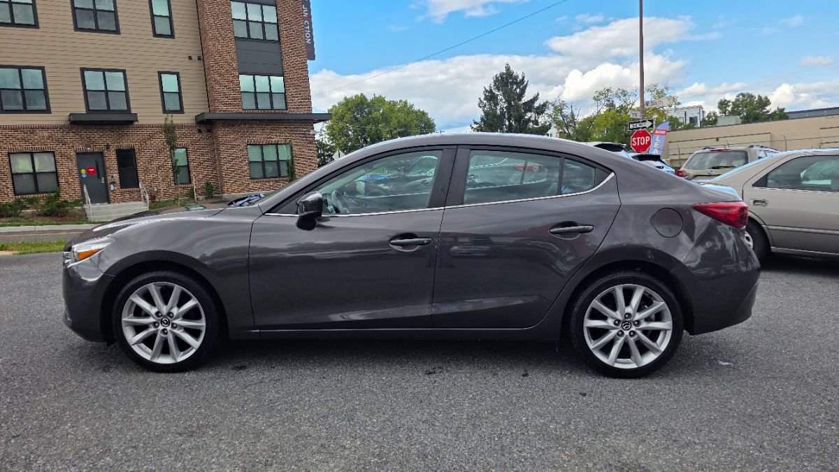 Used 2017 MAZDA MAZDA3 Touring FWD image 4