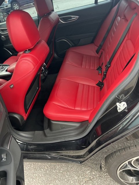 Used 2022 Alfa Romeo Giulia Veloce image 9