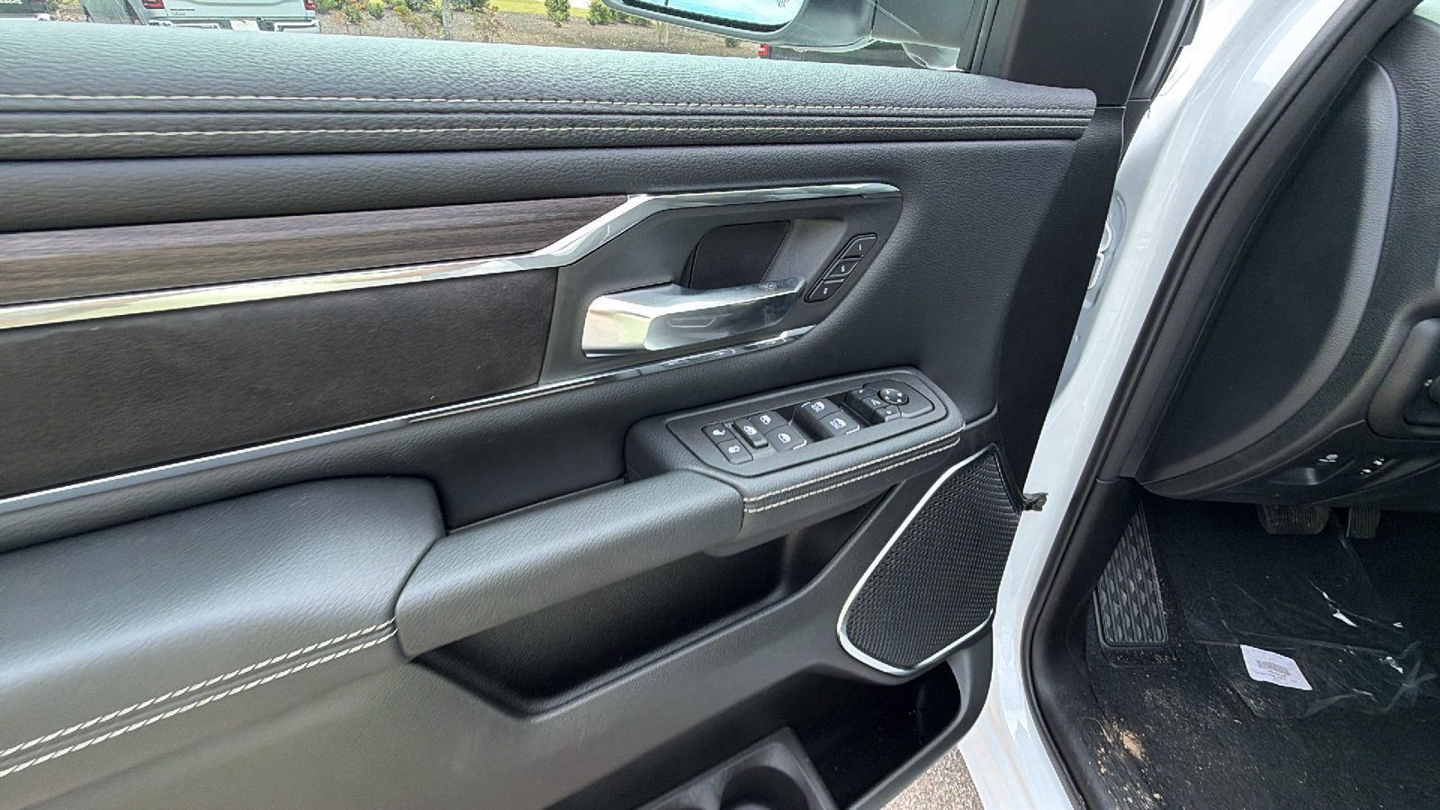 New 2027 RAM 1500 Laramie AWD/4WD image 15
