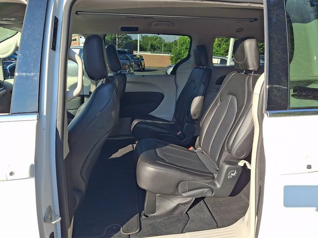 Used 2023 Chrysler Pacifica Touring-L AWD/4WD image 10