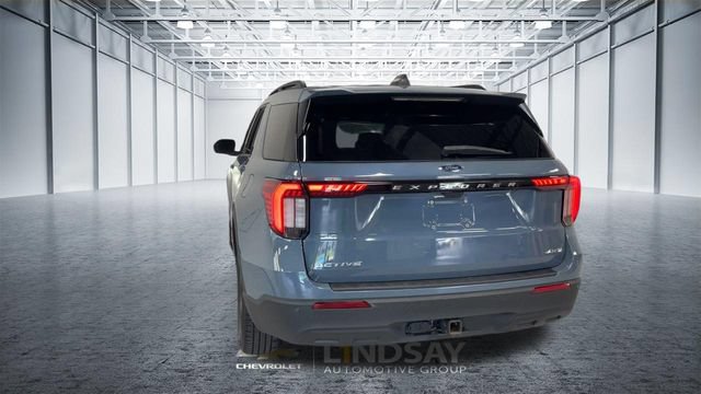 Used 2025 Ford Explorer Active AWD/4WD image 8