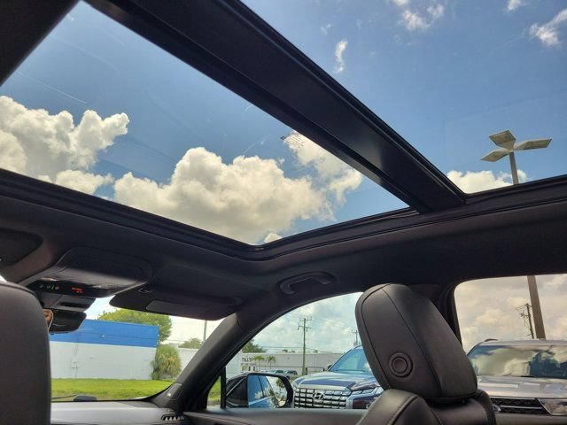 Used 2022 Cadillac XT4 Premium Luxury w/ Enhanced Visibility Package FWD image 19