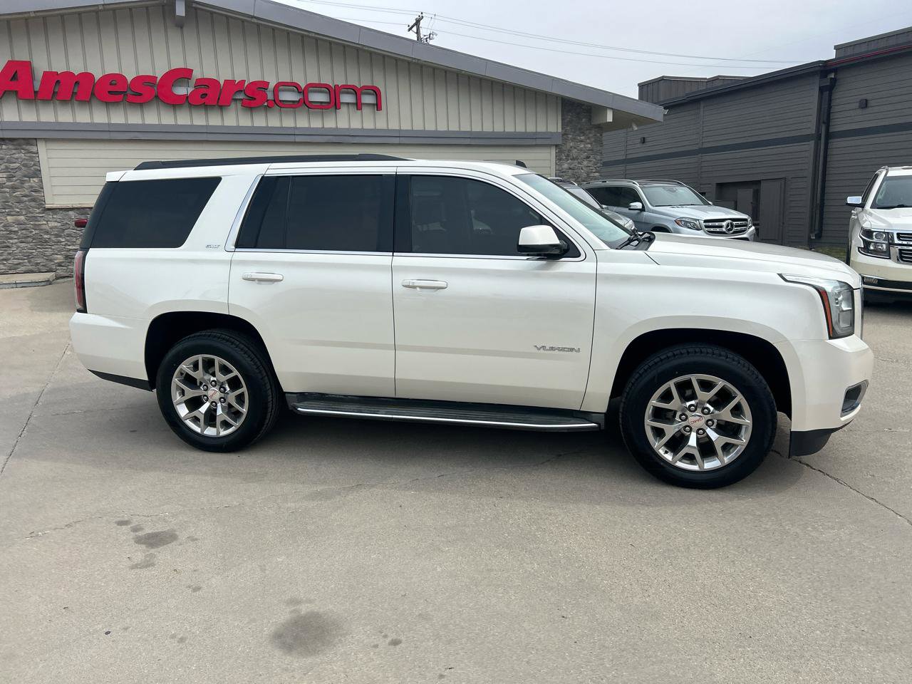 Used 2015 GMC Yukon SLT w/ HD Trailering Package AWD/4WD image 2