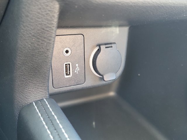 Used 2018 Nissan Kicks SV FWD image 31