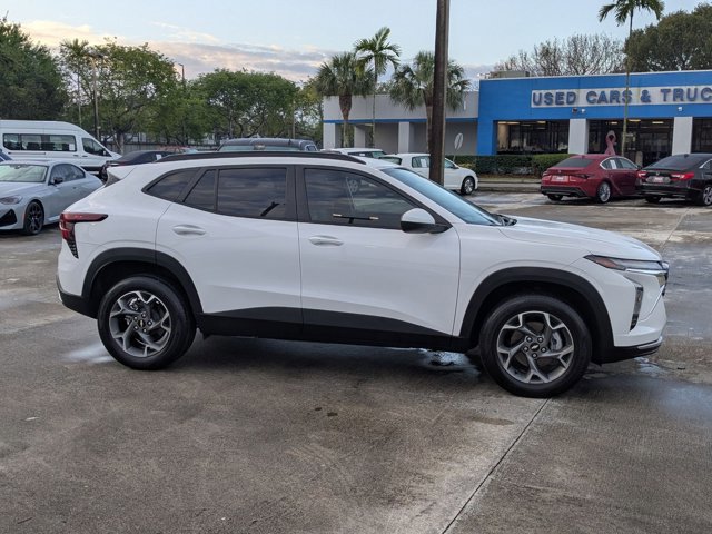 Used 2024 Chevrolet Trax LT w/ Driver Confidence Package image 4