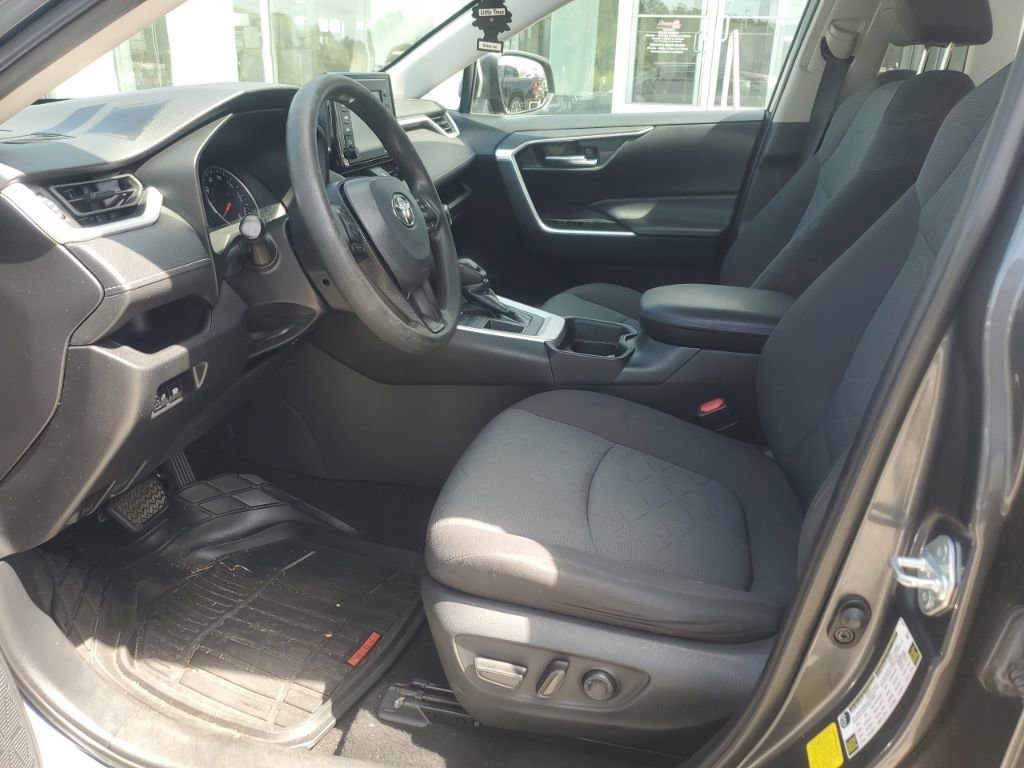 Used 2021 Toyota RAV4 XLE image 12