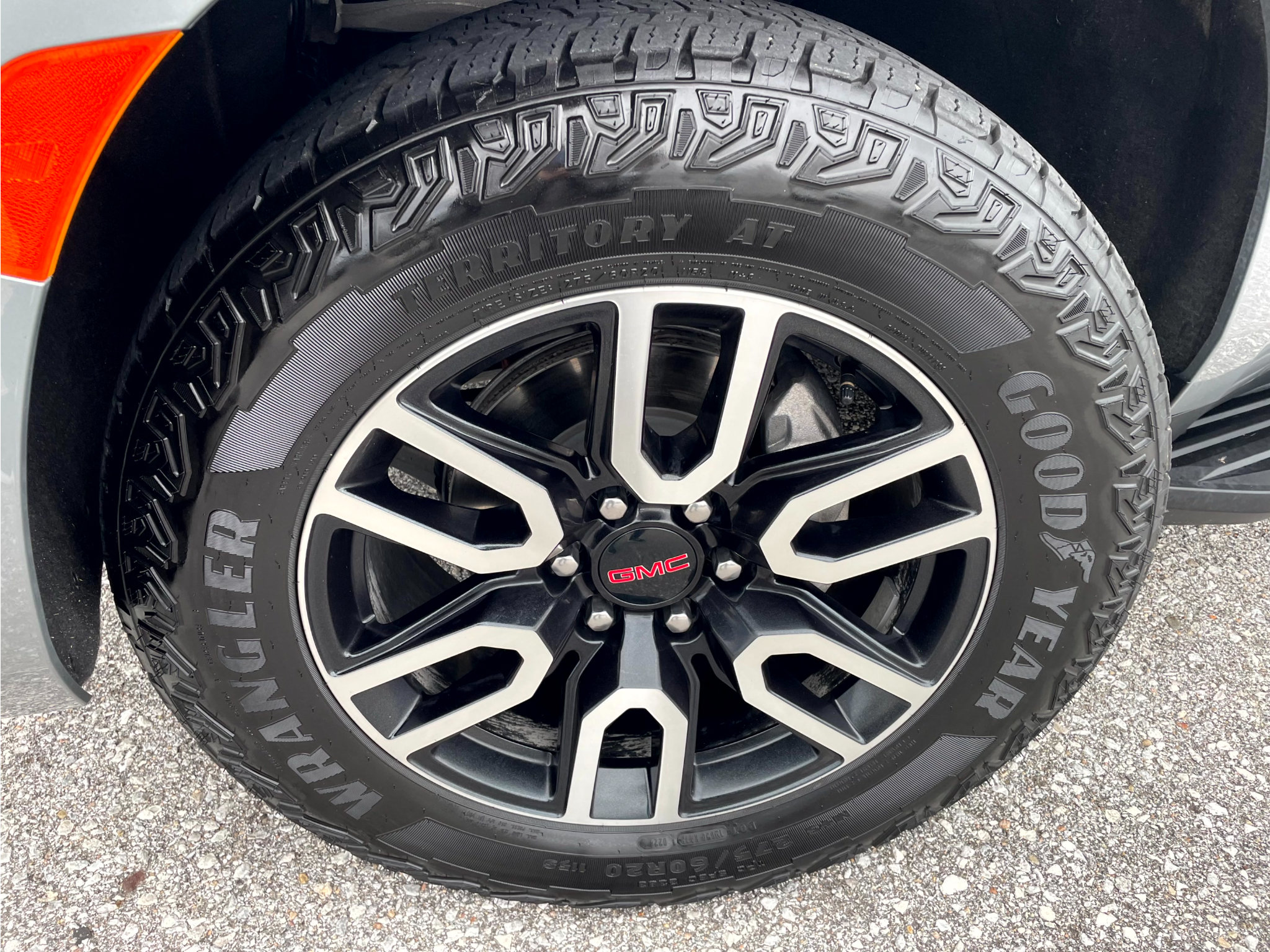 Used 2024 GMC Yukon AT4 w/ Technology Package AWD/4WD image 6