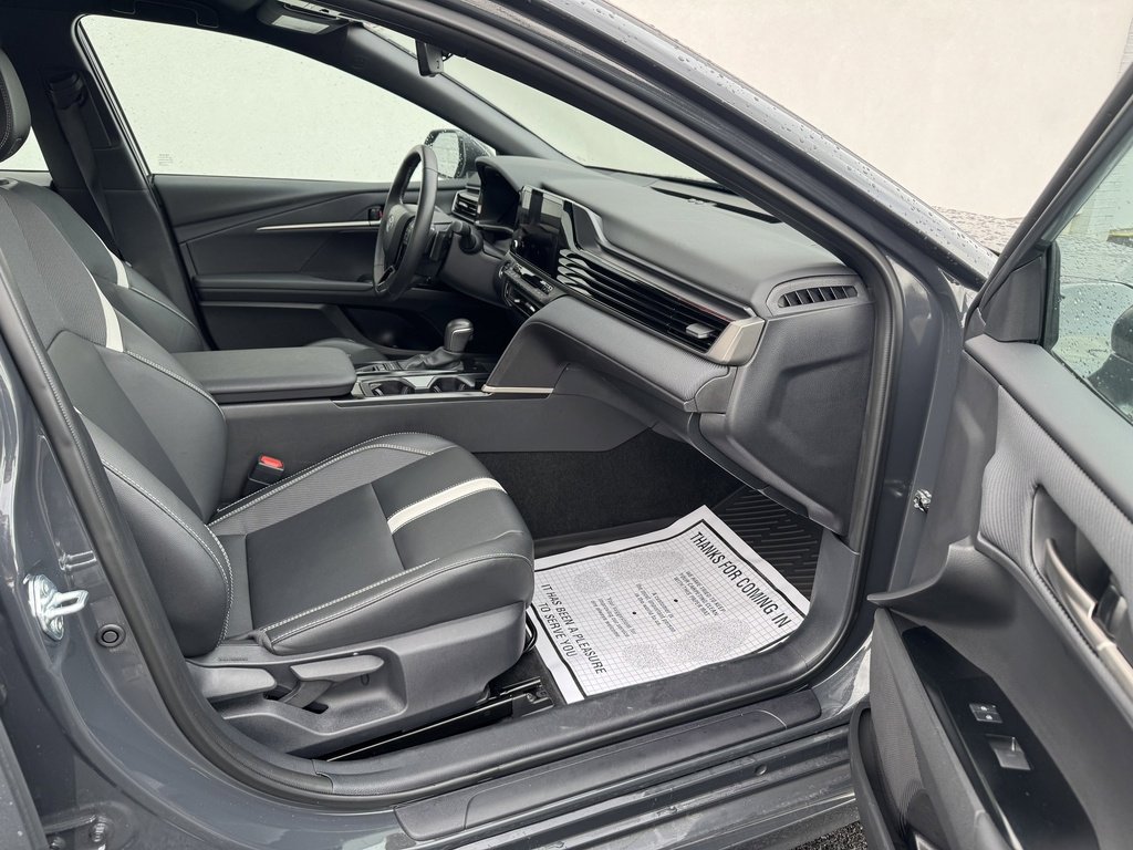 Used 2025 Toyota Camry SE w/ Convenience Package image 13