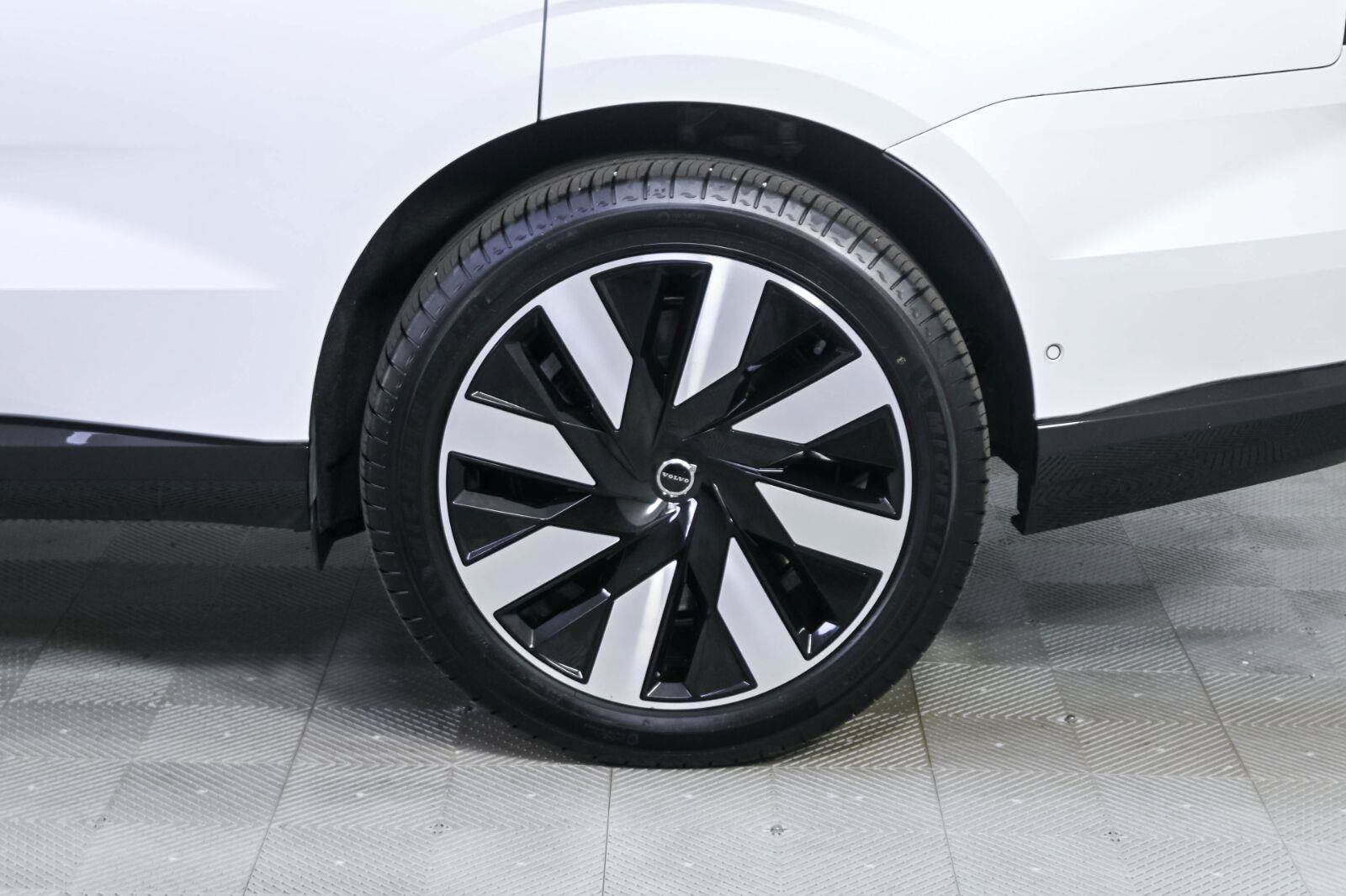 Used 2025 Volvo EX90 Plus AWD/4WD image 38