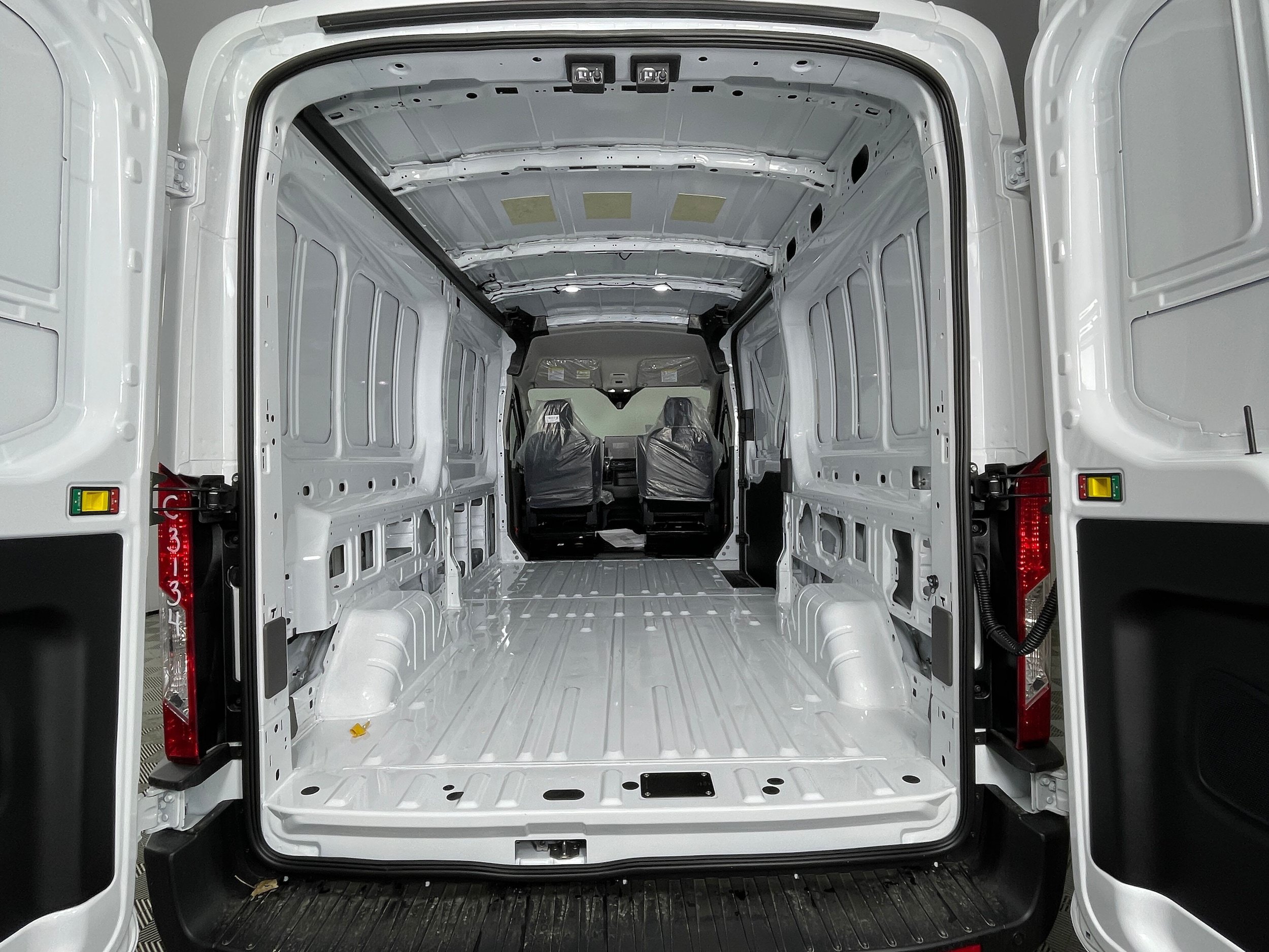 New 2026 Ford Transit 250 148 Medium Roof RWD image 4