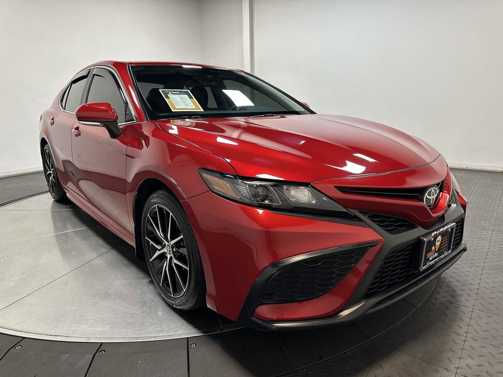 Used 2024 Toyota Camry SE FWD image 2