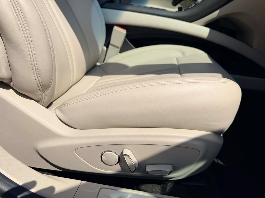 Used 2020 Lincoln MKZ w/ Convenience Package FWD image 12