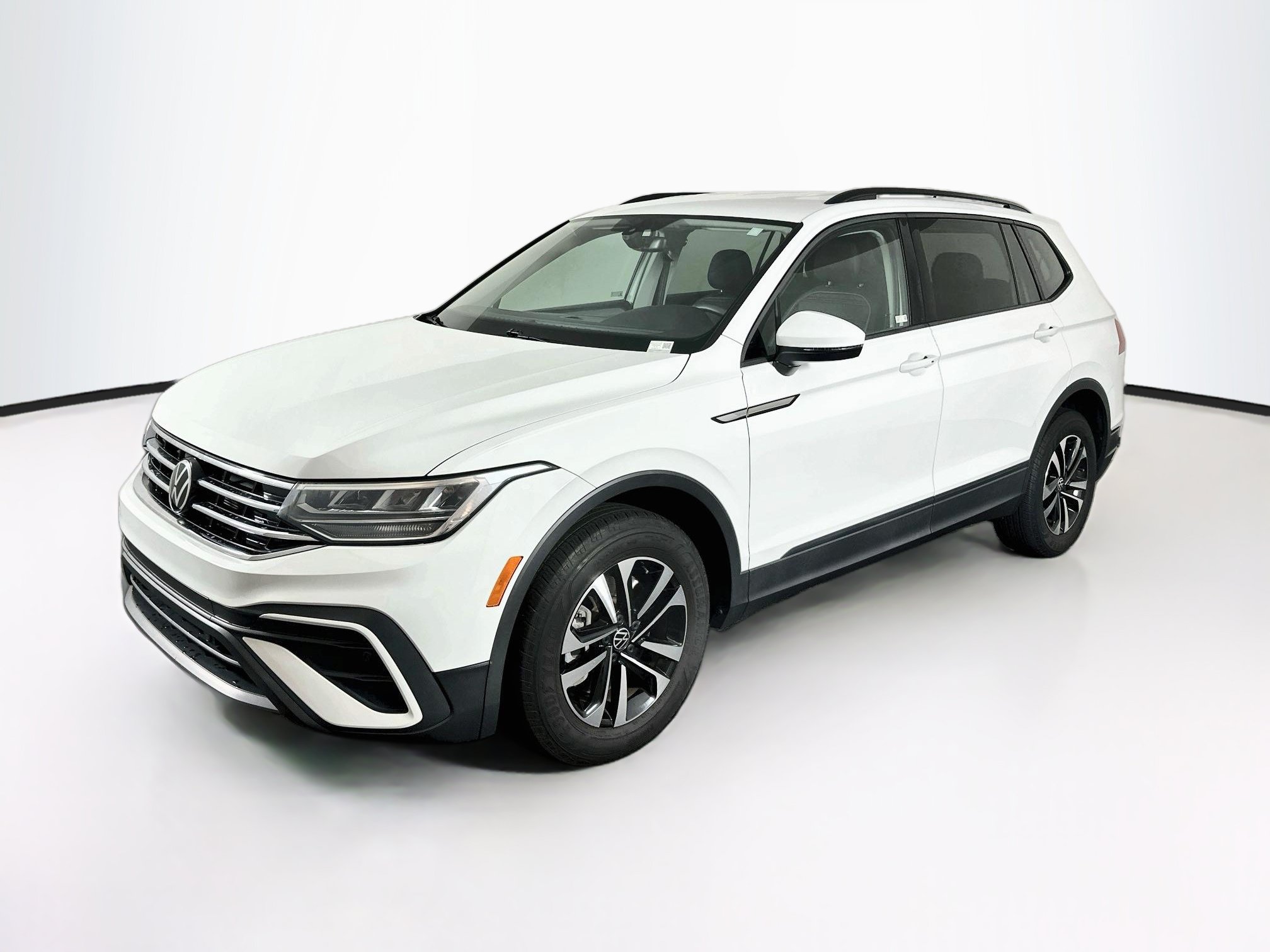 Used 2023 Volkswagen Tiguan S FWD image 3
