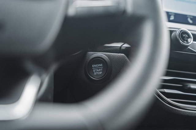 Used 2025 Ford Escape ST-Line image 31