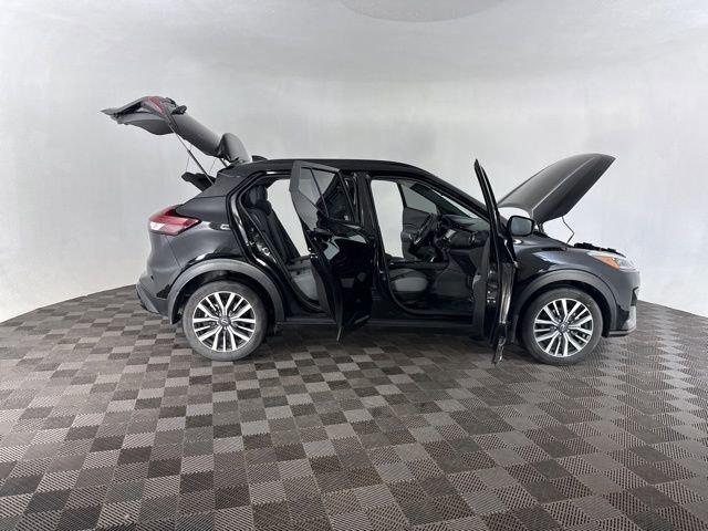 Used 2024 Nissan Kicks SR w/ SR Premium Package image 16
