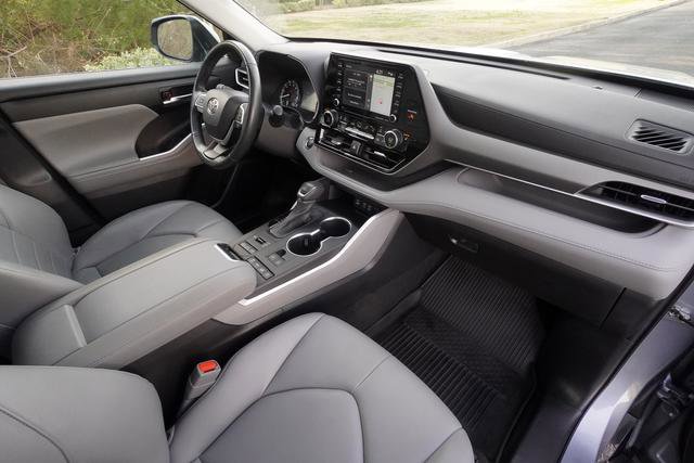 Used 2022 Toyota Highlander XLE image 26