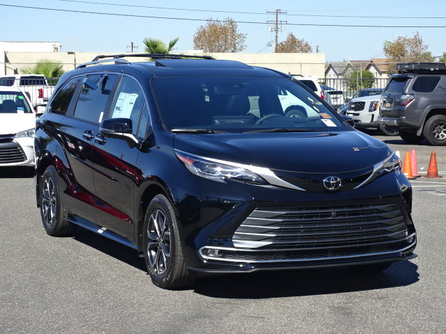 New 2026 Toyota Sienna Platinum AWD/4WD image 2