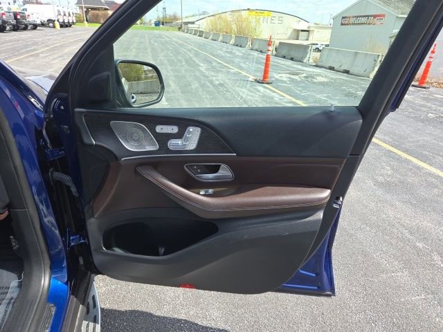 Used 2021 Mercedes-Benz GLS 450 4MATIC image 13