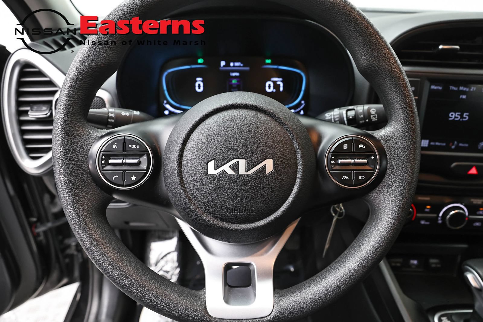 Used 2025 Kia Soul LX w/ LX Technology Package FWD image 10