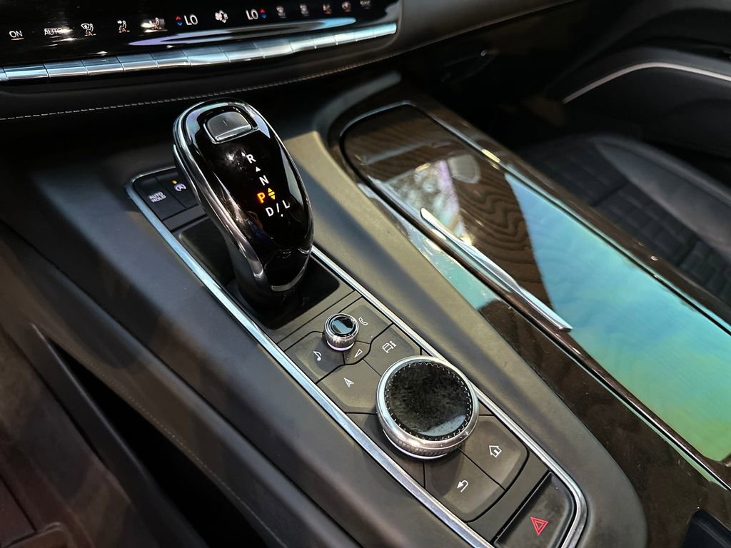 Used 2023 Cadillac Escalade ESV Sport Platinum w/ LPO, ONYX Package AWD/4WD image 31