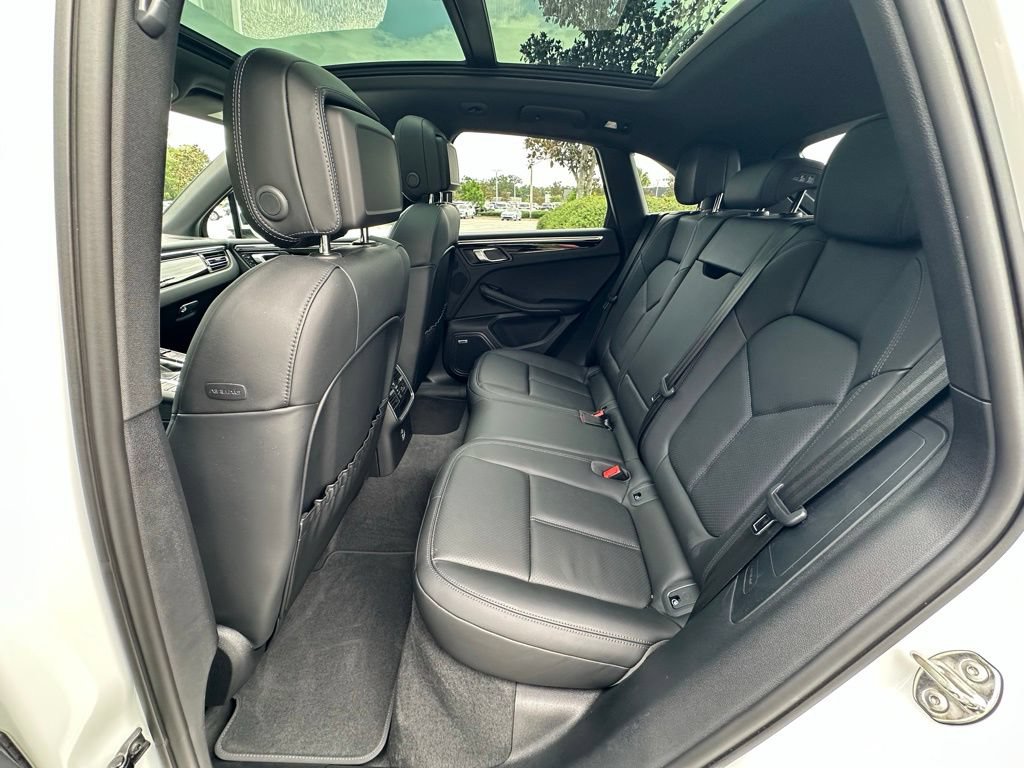 Certified 2021 Porsche Macan S AWD/4WD image 19