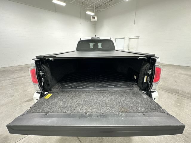 Used 2022 Toyota Tacoma TRD Off-Road w/ Advanced Technology Package AWD/4WD image 15