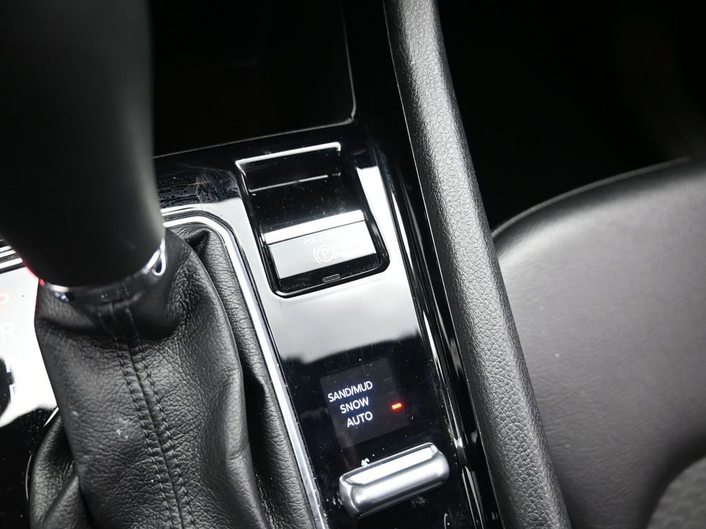 Used 2023 Jeep Compass Altitude AWD/4WD image 17