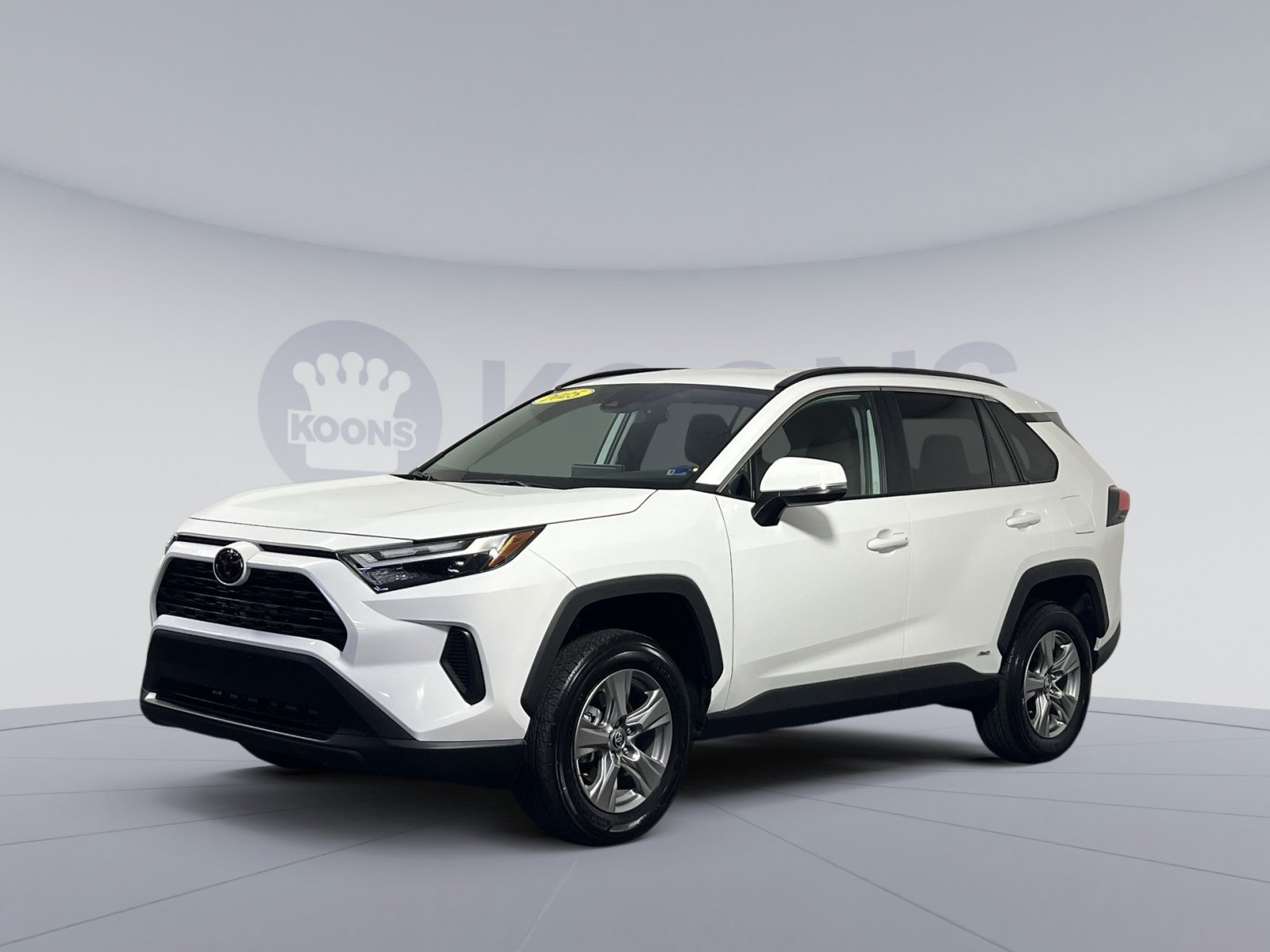 Used 2025 Toyota RAV4 XLE AWD/4WD image 1