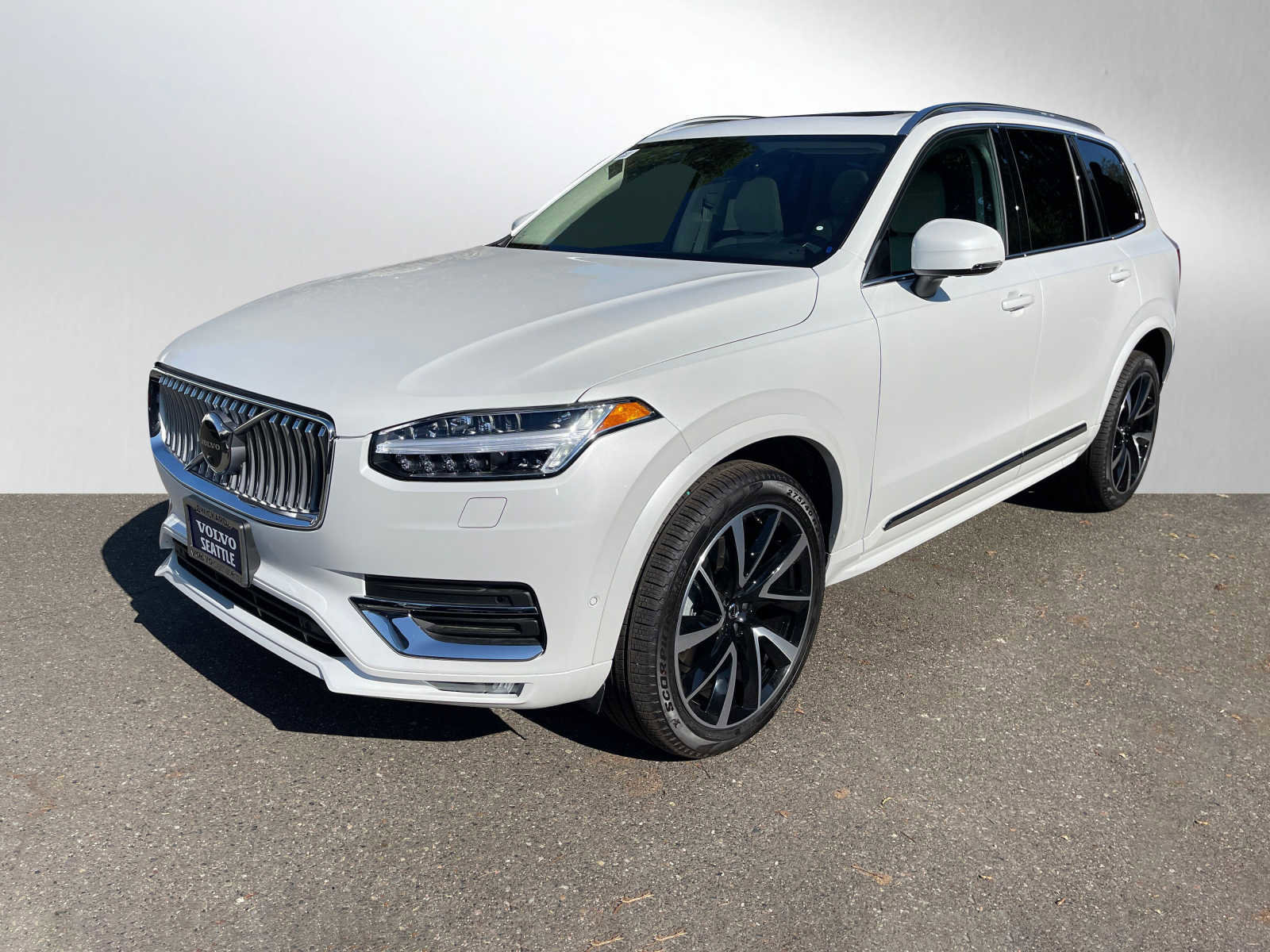 Used 2023 Volvo XC90 B6 Plus w/ Protection Package Premier image 3