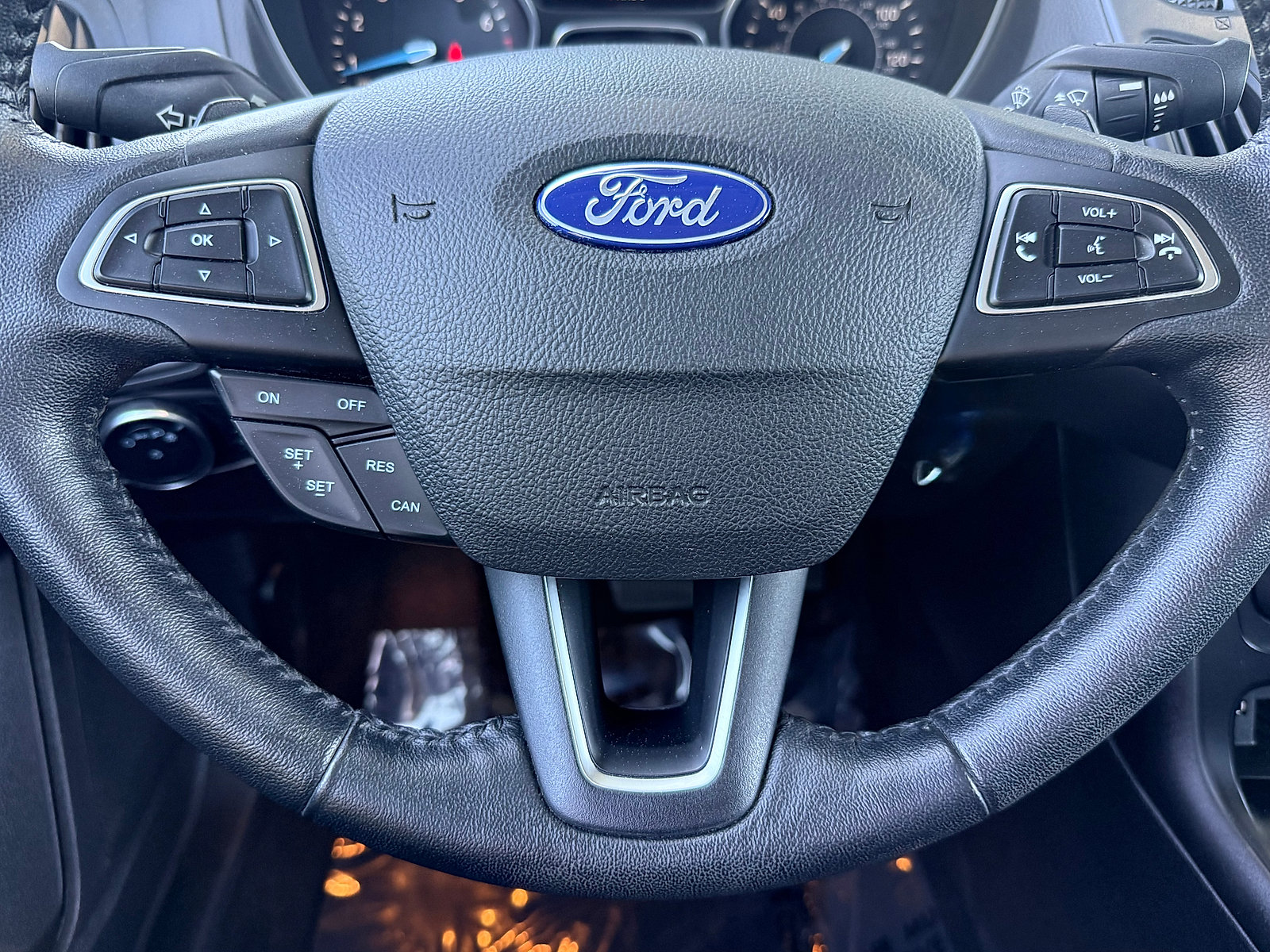 Used 2015 Ford Focus SE w/ SE Sport Package FWD image 18