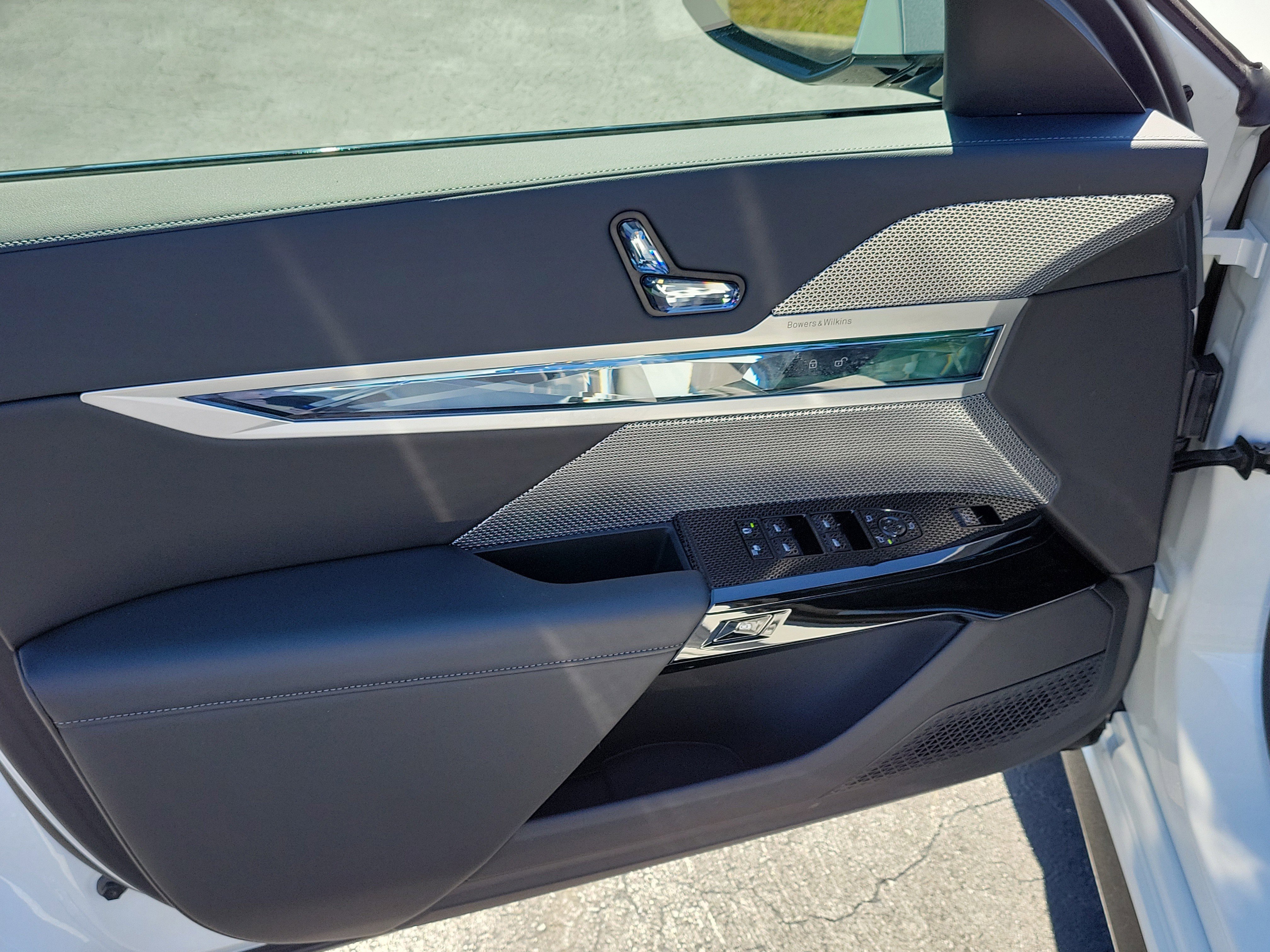 Used 2025 BMW 740i image 17