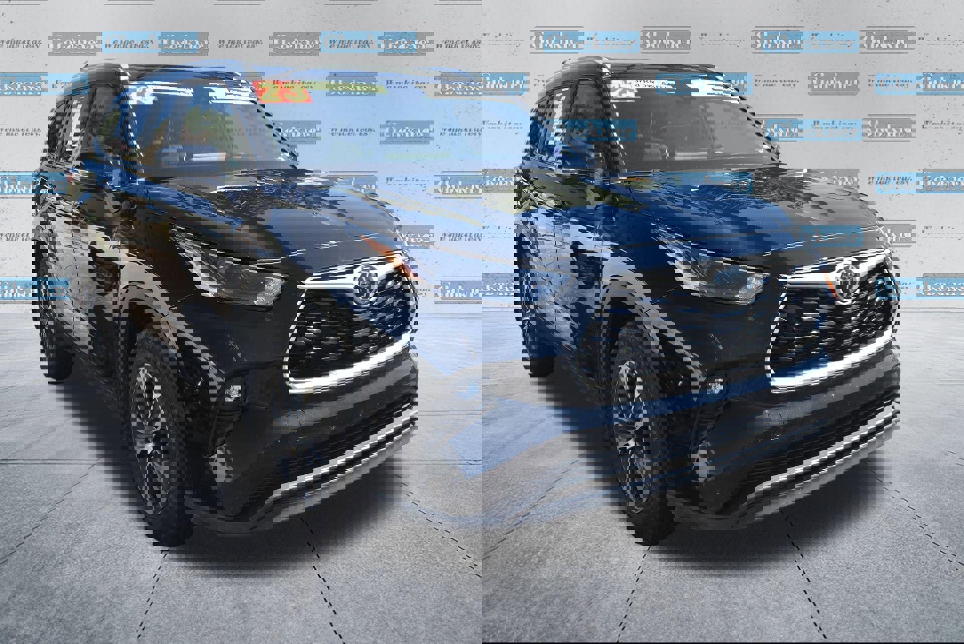 Used 2023 Toyota Highlander XLE image 3