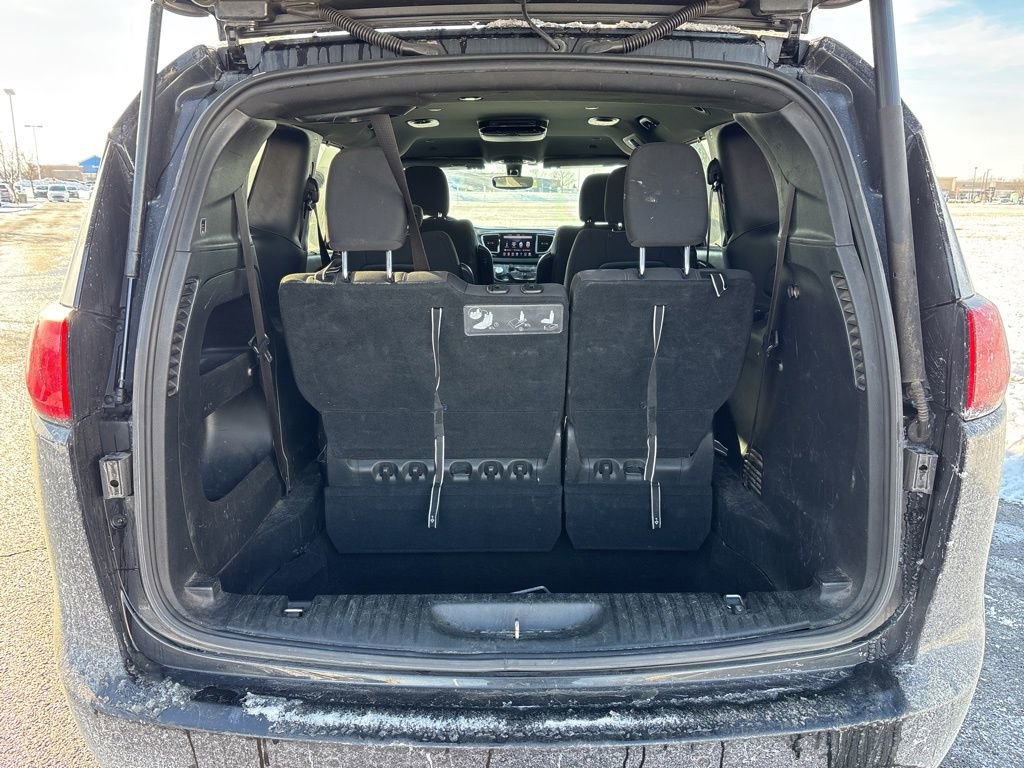 Used 2018 Chrysler Pacifica Touring Plus w/ S Appearance Package image 9