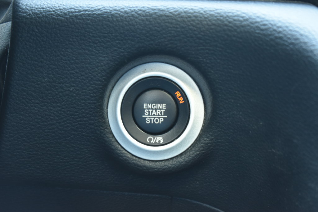 Used 2025 Chrysler Pacifica Limited FWD image 27