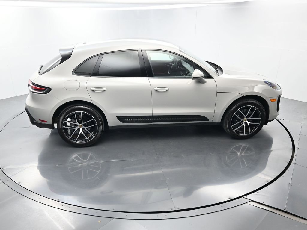 Certified 2025 Porsche Macan AWD/4WD image 39