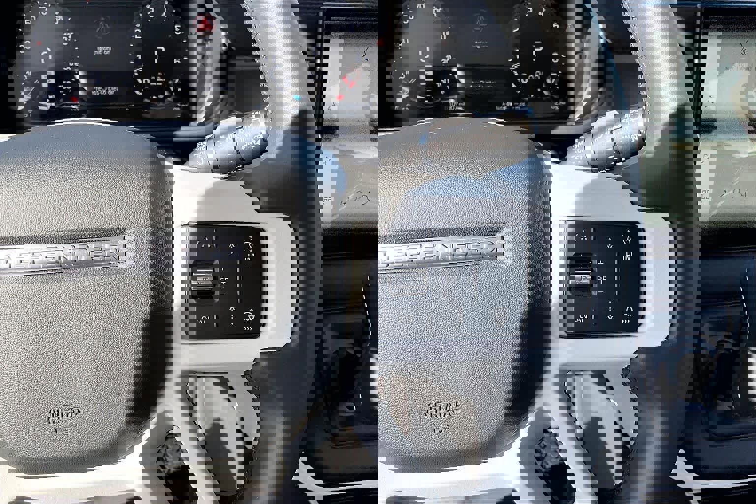 Used 2025 Land Rover Defender 110 S image 20